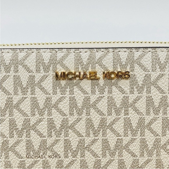 Michael Kors Large Continental Wallet
Wristlet Vanilla/Brown - Picture 2 of 9
